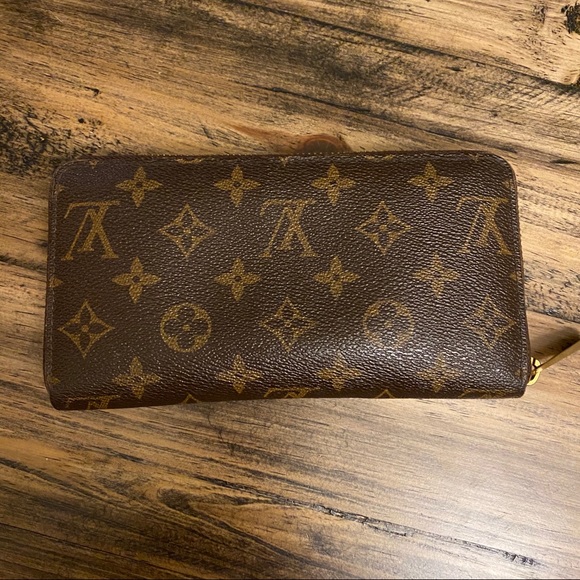 Louis Vuitton Zippy Wallet - Picture 2 of 8